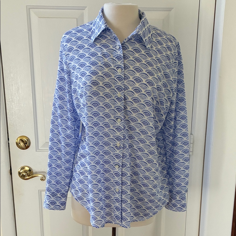 Like-New Blue & White wave print cotton shirt
